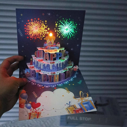 Tarjeta de cumpleaños con fuegos artificiales, tarta emergente y música